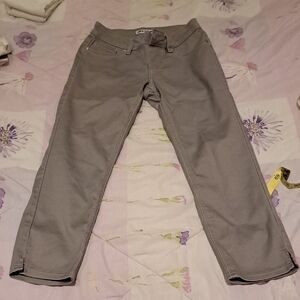 Women's Cropped Jeans in Gray